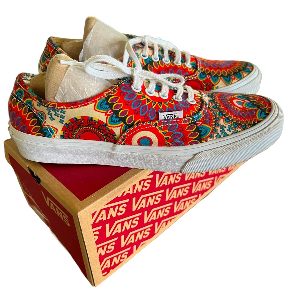 Very wearable art! UNISEX Vans size 6.5 Men’s 8 Womens